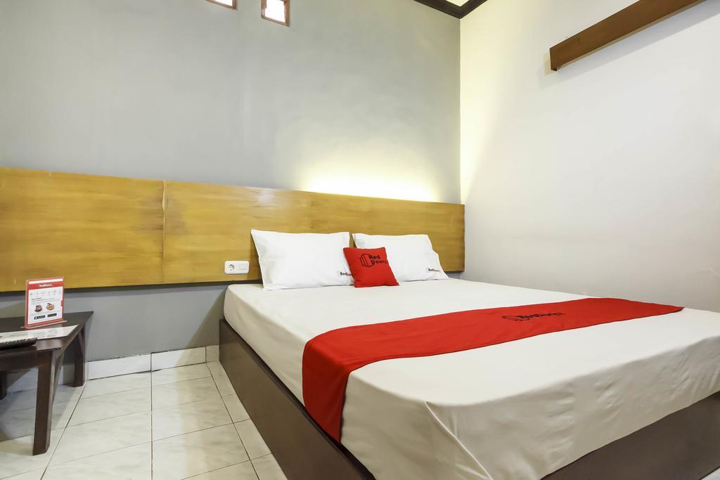 Hotel Reddoorz Near Juanda Airport T1 Brebek Esterno foto