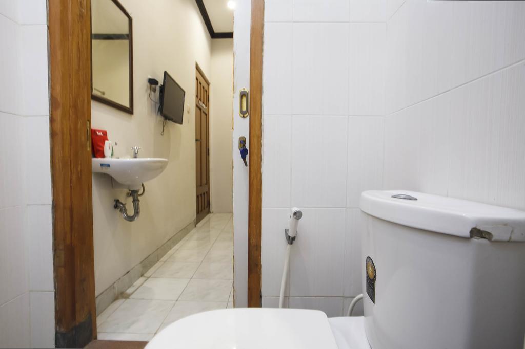 Hotel Reddoorz Near Juanda Airport T1 Brebek Esterno foto