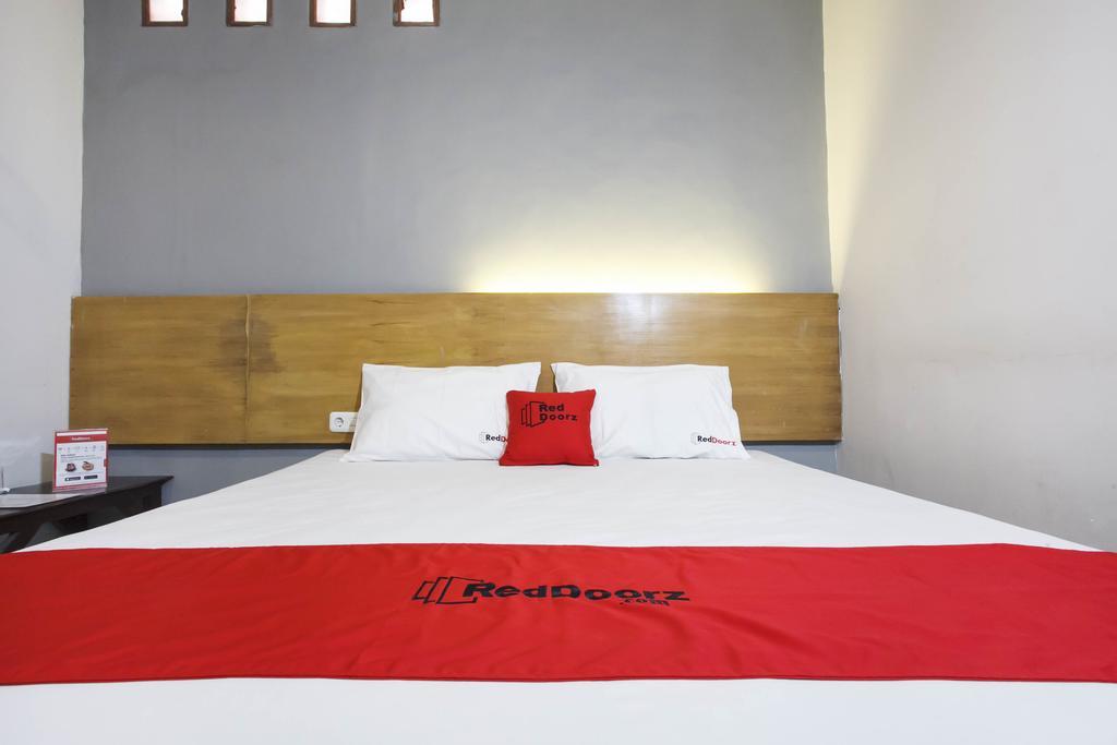 Hotel Reddoorz Near Juanda Airport T1 Brebek Esterno foto