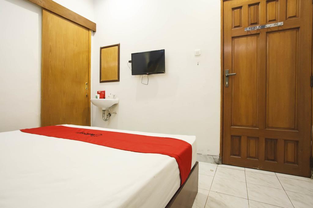 Hotel Reddoorz Near Juanda Airport T1 Surabaya Esterno foto