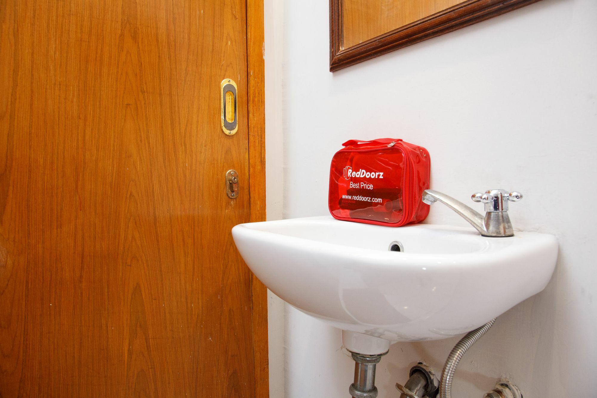 Hotel Reddoorz Near Juanda Airport T1 Brebek Esterno foto